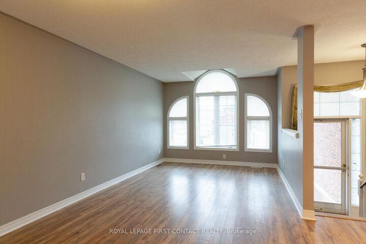 Property Photo:  238 Wessenger Drive Upper  ON L4N 8R4 