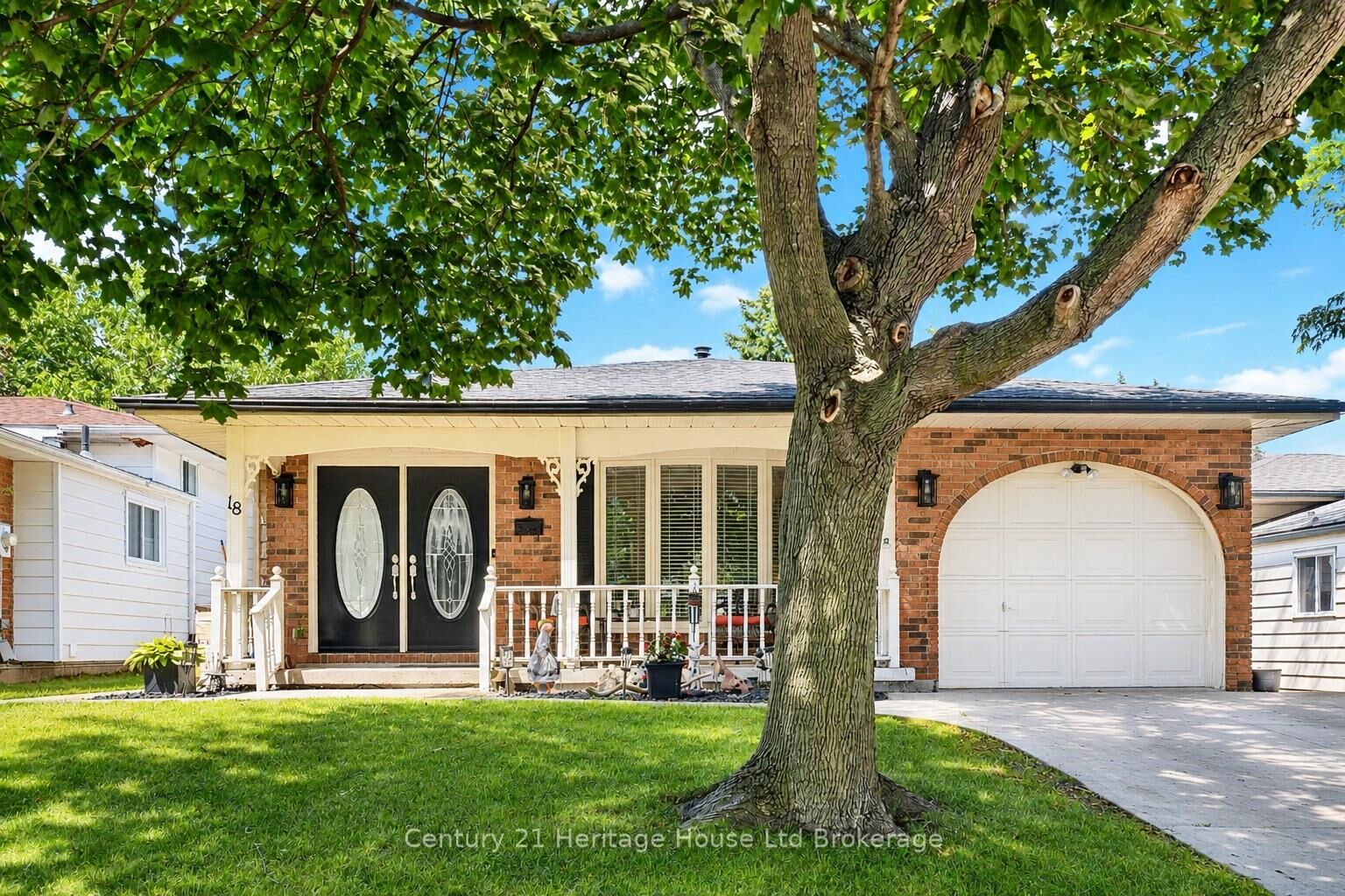 Property Photo: 18 Locust Crescent ON N6E 2K2