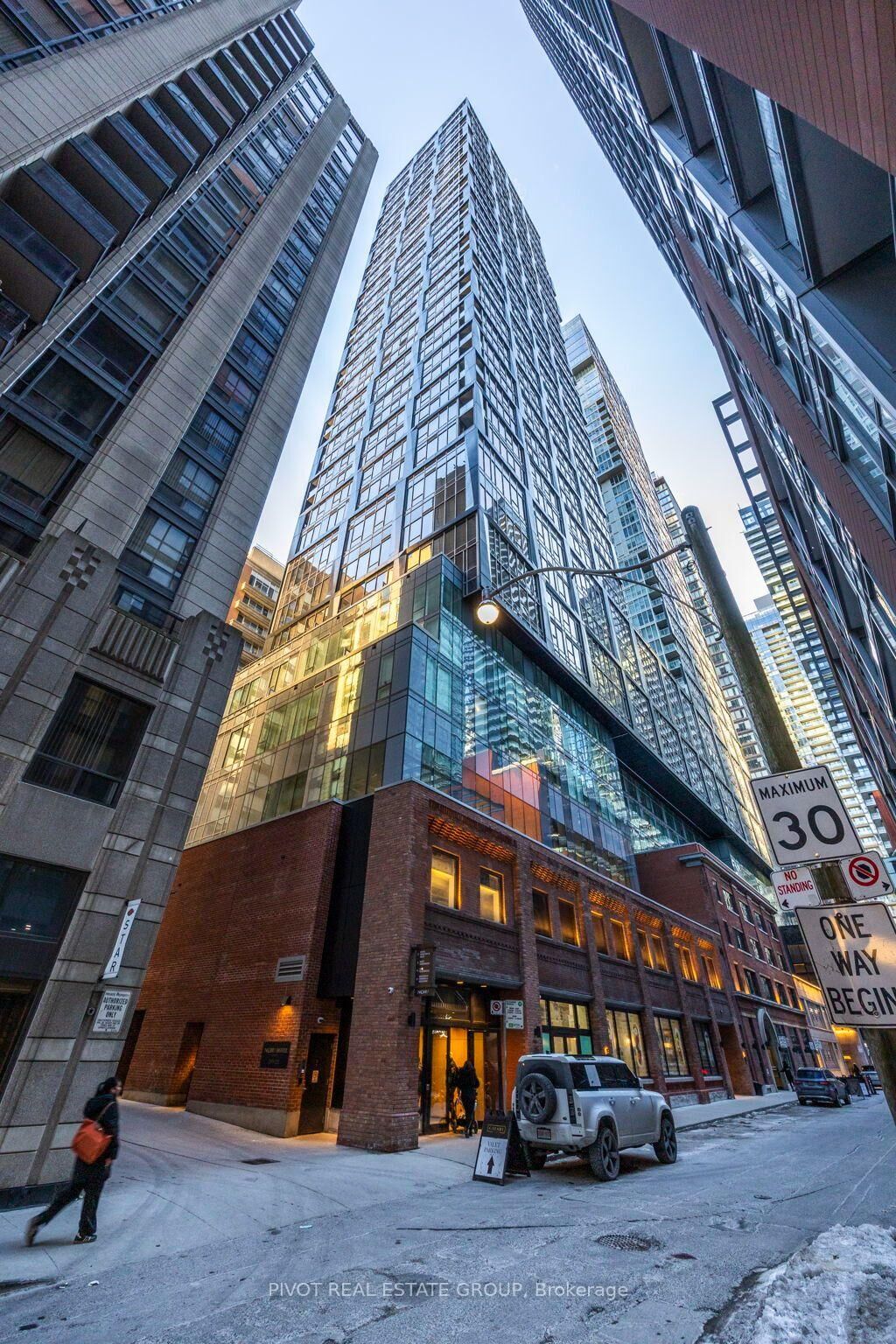 Property Photo: 15 Mercer Street 518 ON M5V 1H2