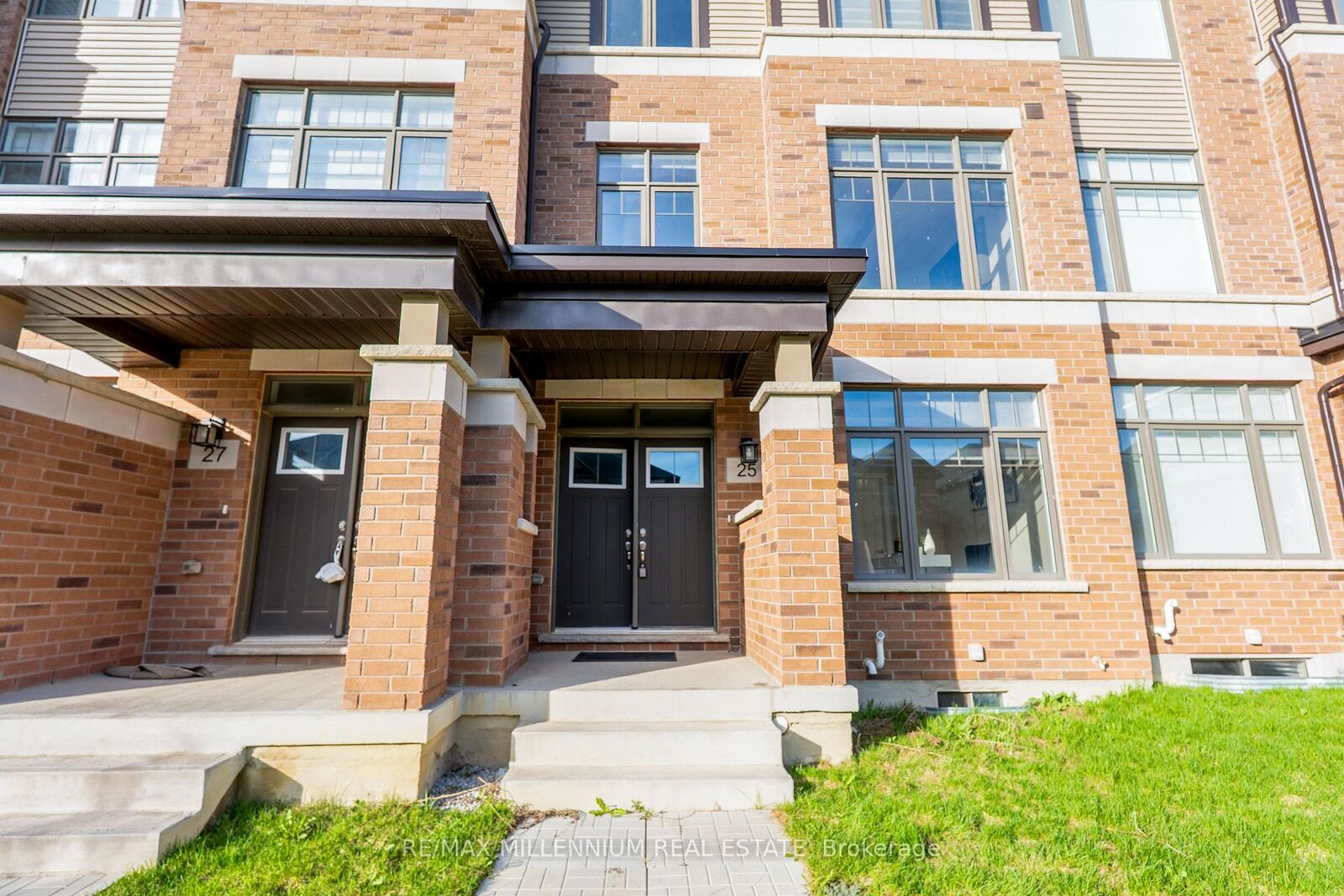 Property Photo: 25 Lipscott Drive ON L7C 4J7