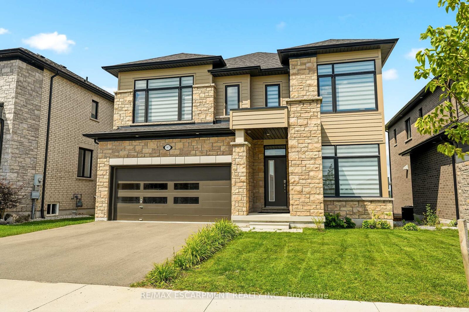 Property Photo: 147 Midland Place ON L3B 0H4