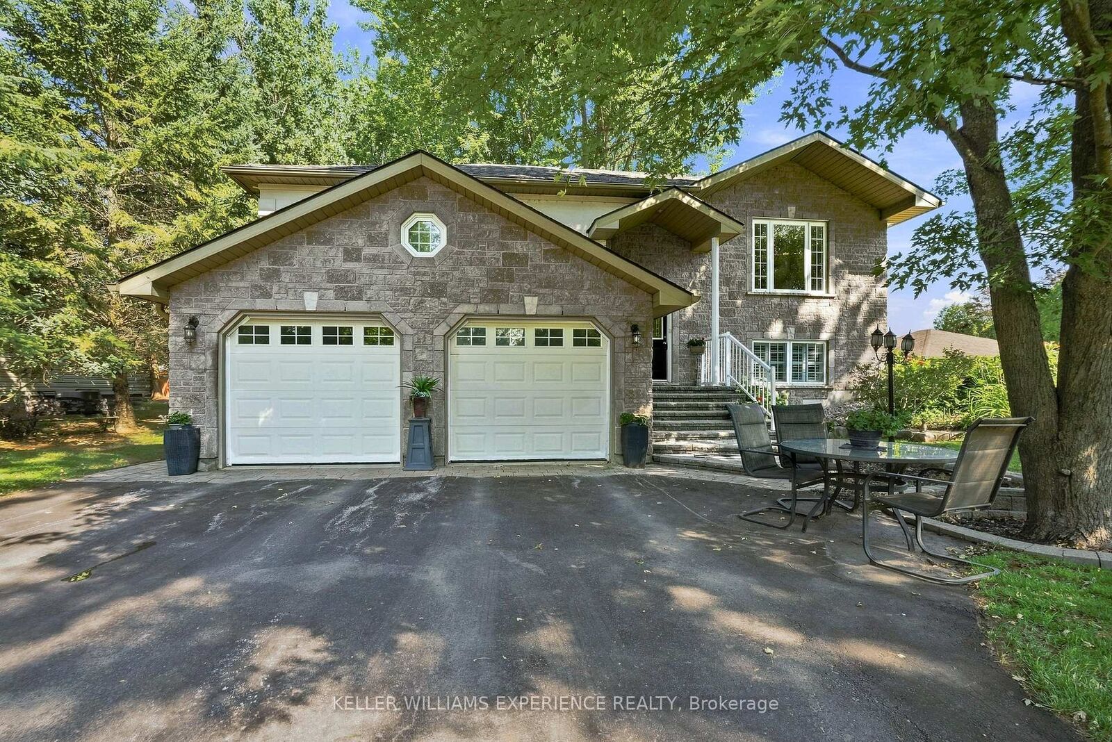 Property Photo: 2438 Amigo Drive ON L3V 0T9
