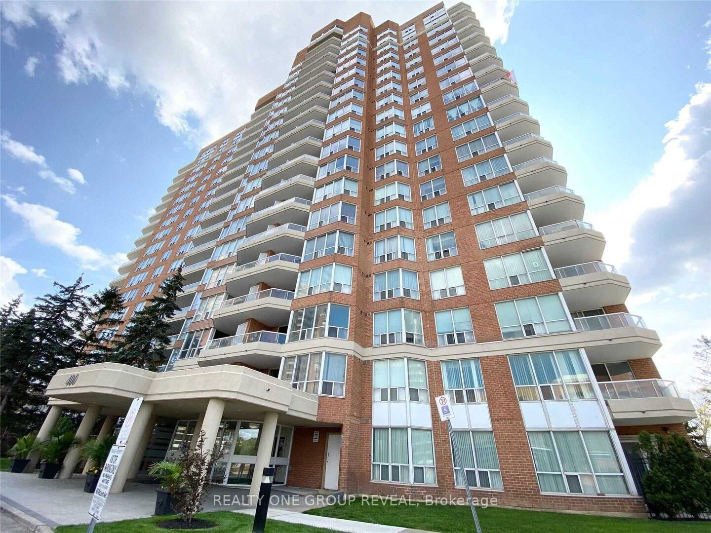 Property Photo:  400 McLevin Avenue 1705  ON M1B 5J4 