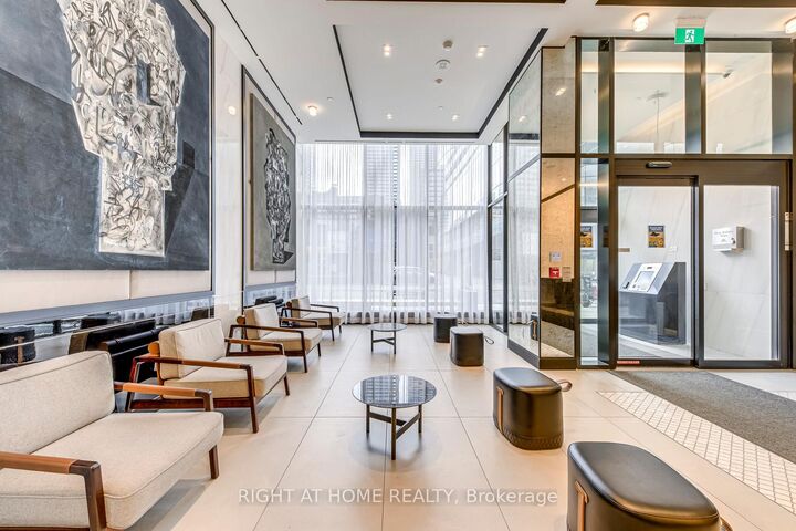 Photo de la propriété:  8 Wellesley Street W 3112  ON M4Y 0J5 