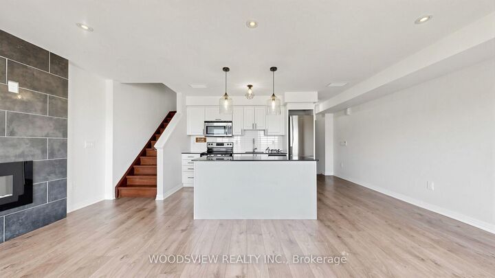 Property Photo: 185 William Duncan Road 9 ON M3K 0B7