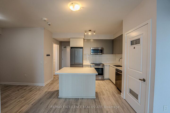 Property Photo:  4677 Glen Erin Drive 601  ON L5M 2E3 