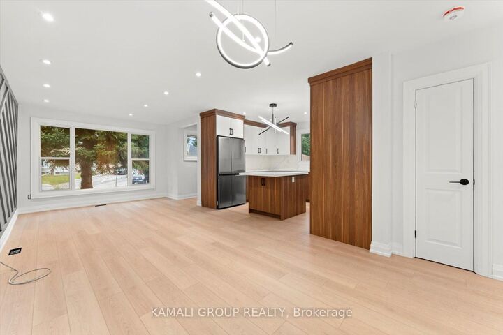 Photo de la propriété:  63 Walter Avenue Main  ON L3Y 2T4 
