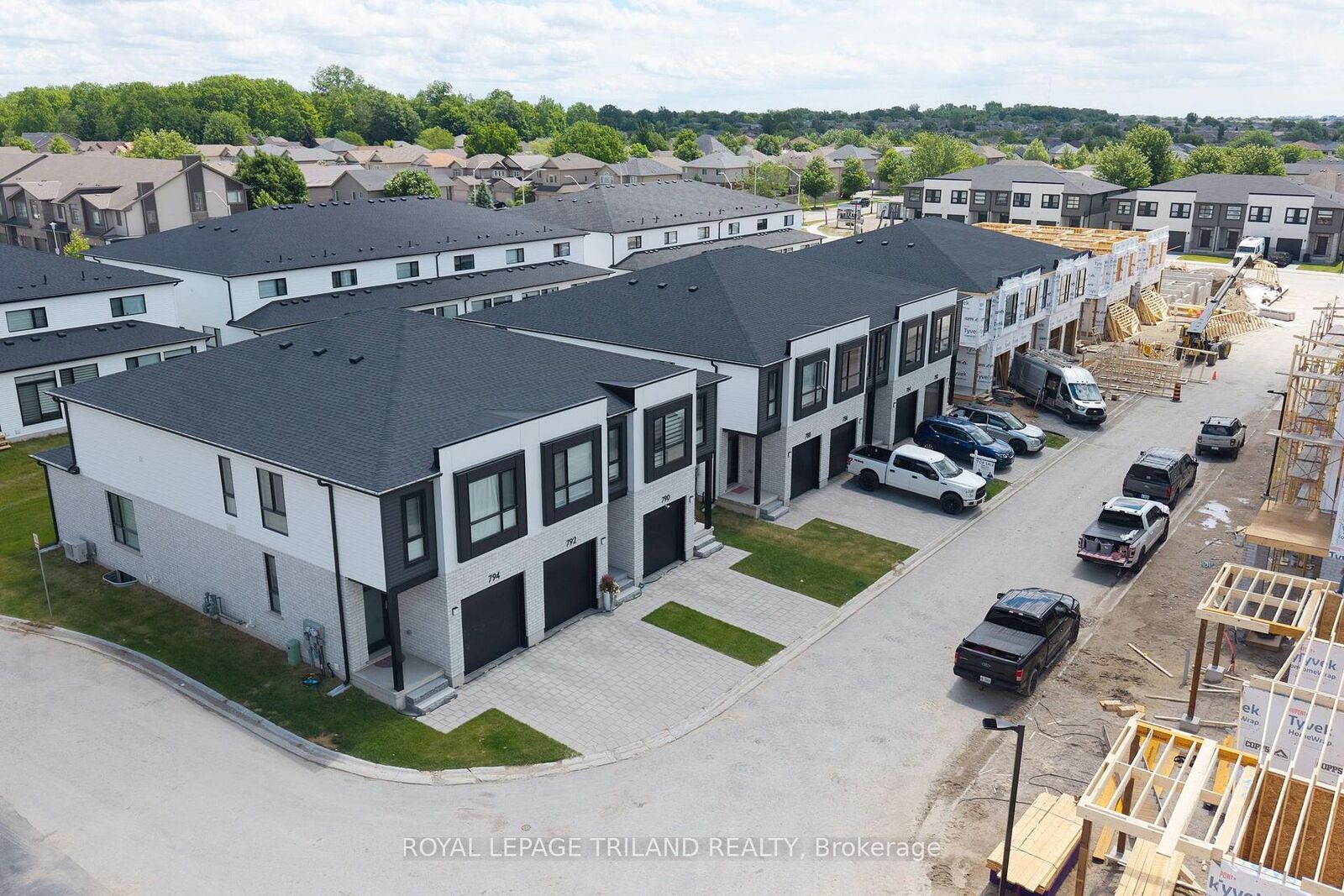 Property Photo: 762 Banyan Lane ON N6G 0A6