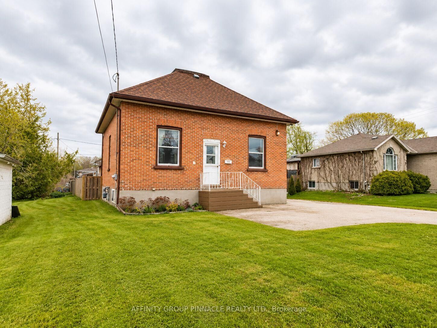Property Photo:  170 Queen Street  ON K9V 1H4 