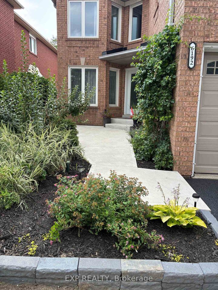 Property Photo: 6192 Duford Drive ON L5V 1A5