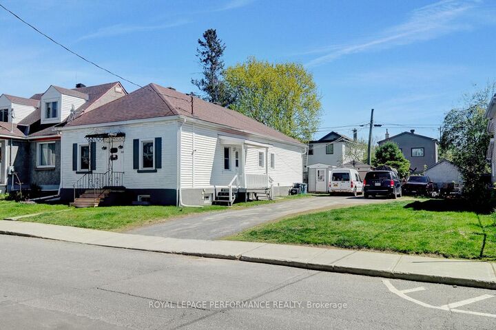 Photo de la propriété: 228 Carillon Street ON K1L 5X8