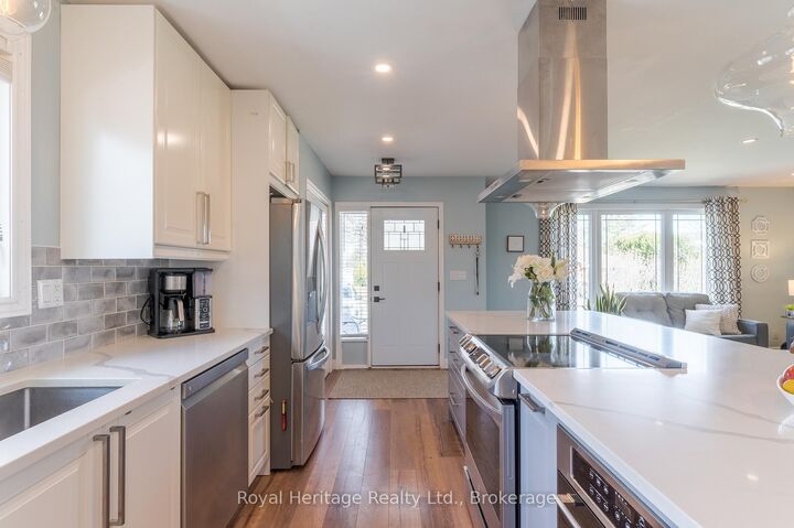 Property Photo:  25 Hewson Drive  ON L1A 4C8 