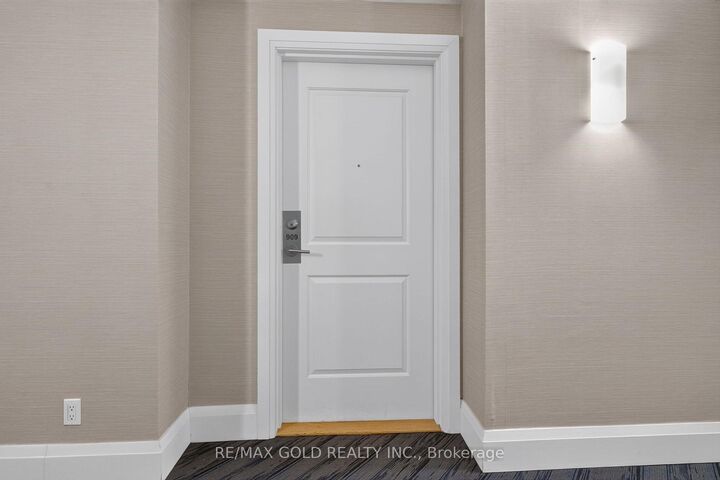 Property Photo:  24 Woodstream Boulevard 909  ON L4L 8C4 