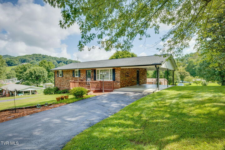 Property Photo: 21495 Gale Avenue VA 24202