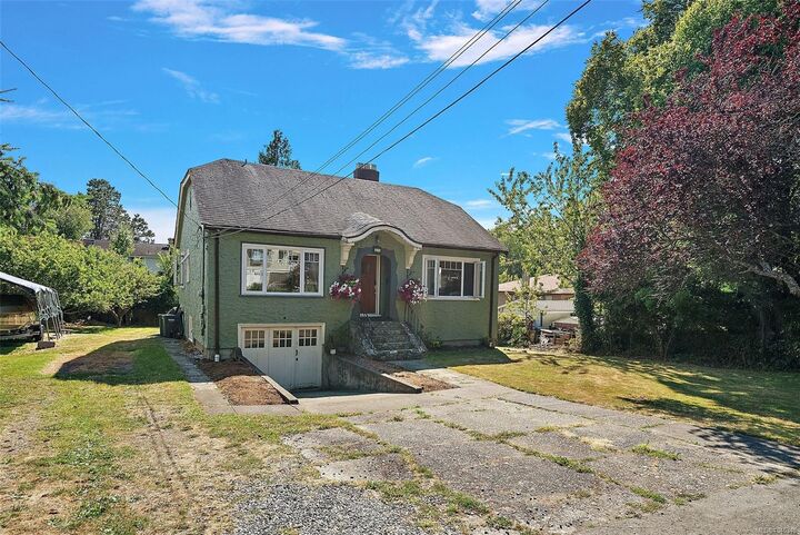 Property Photo:  81 Logan Ave  BC V9A 1H4 
