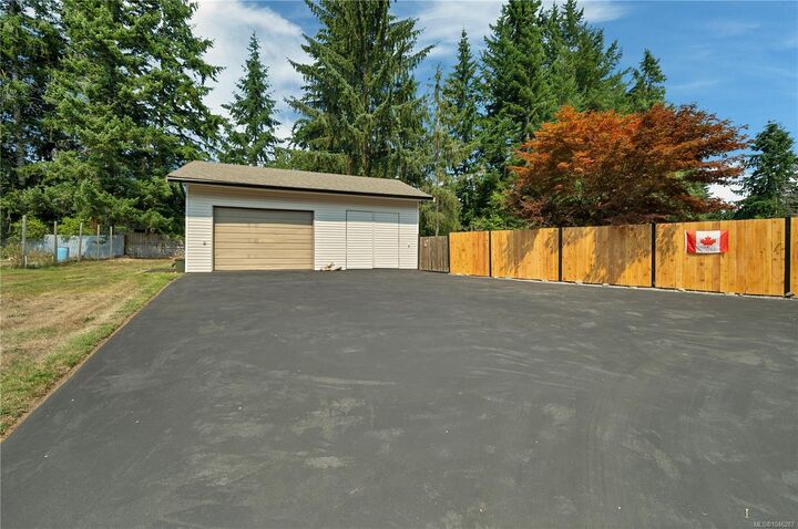 Property Photo: 2246 Glenmore Rd BC V9H 1C8