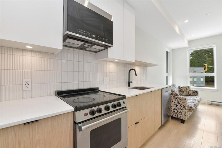 Property Photo:  1301 Hillside Ave #201  BC V8T 2B3 