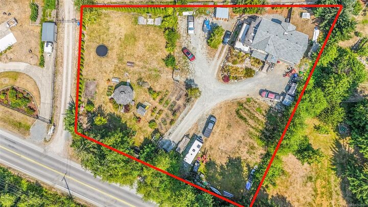 Property Photo: 877 Hutchinson Rd BC V0R 1L0