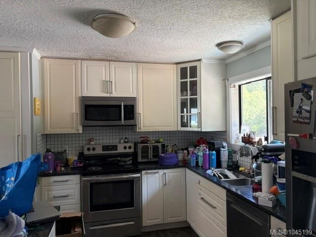 Property Photo: 1932 Embleton Cres BC V9N 6N8