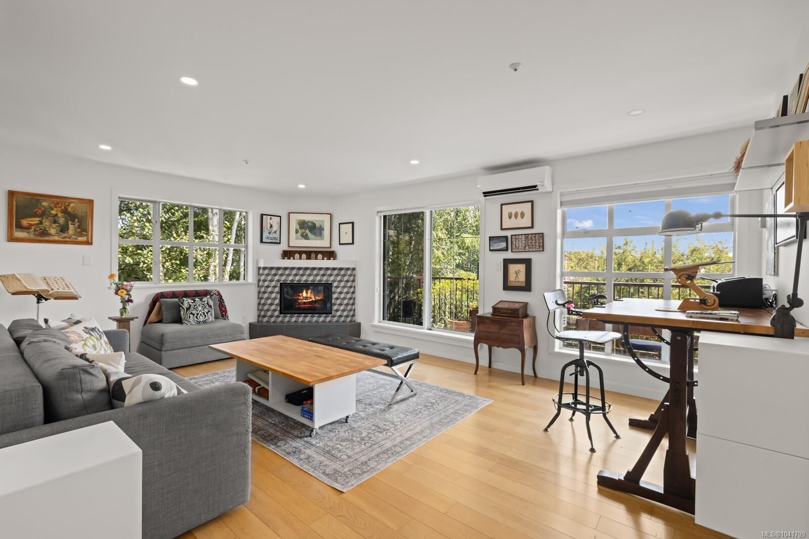 Property Photo: 1246 Fairfield Rd #304 BC V8V 3B5