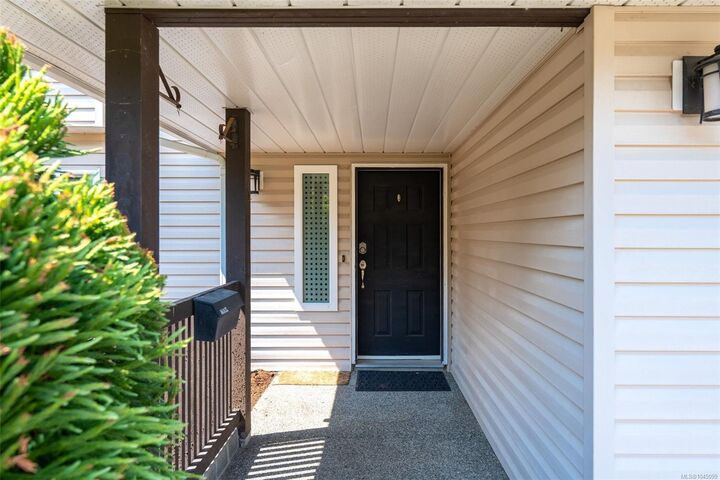 Property Photo: 2962 Gladeson Lane BC V9B 5S7