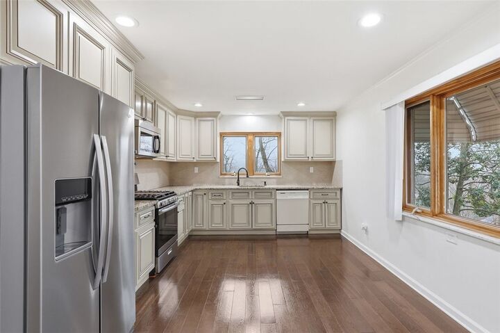 Property Photo:  1013 El Rancho Dr  PA 15220 
