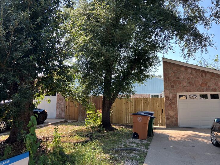 Property Photo: 915 Sirocco Drive B TX 78745