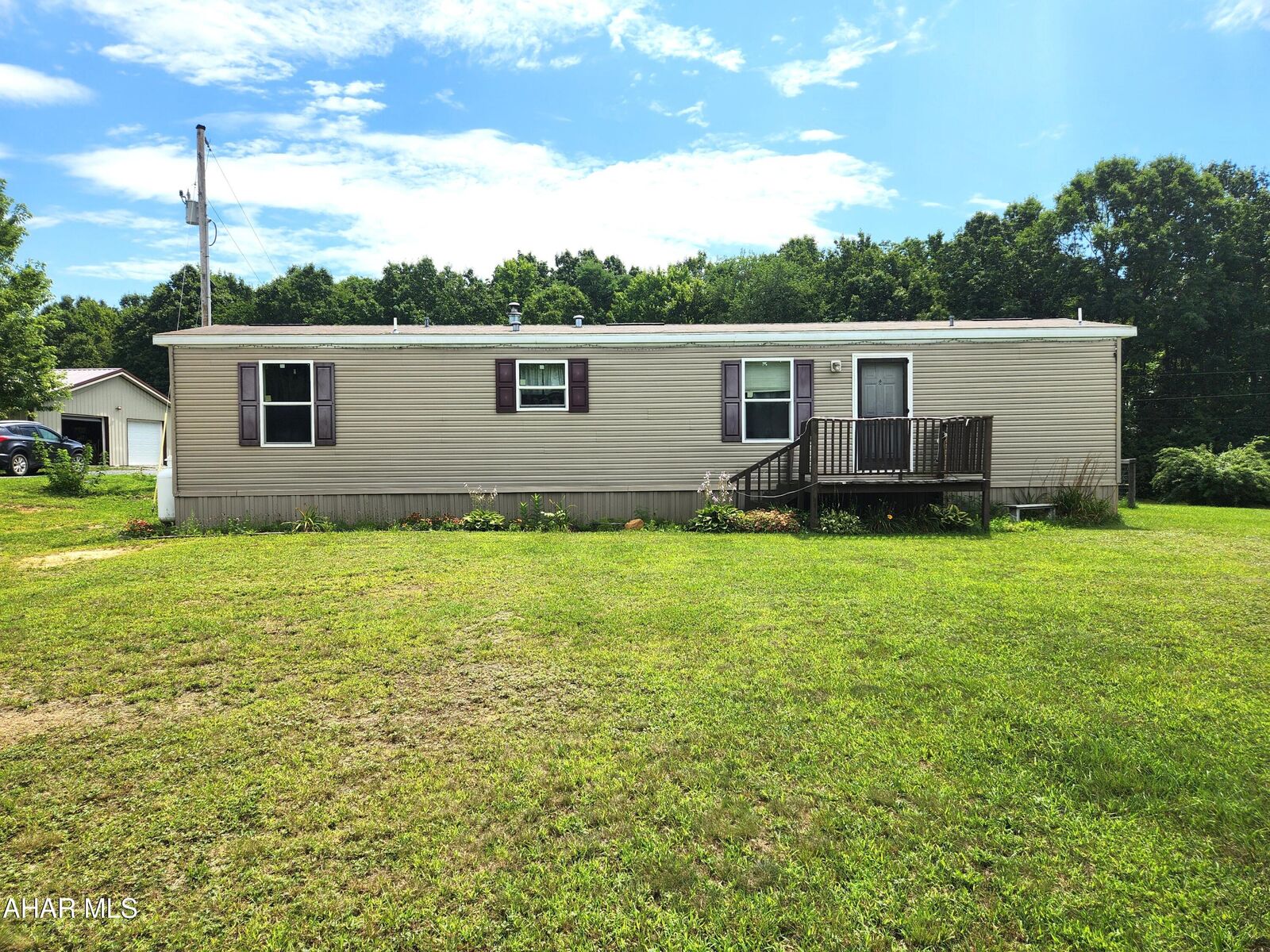 Property Photo:  352 W Ridge Road  PA 15559 