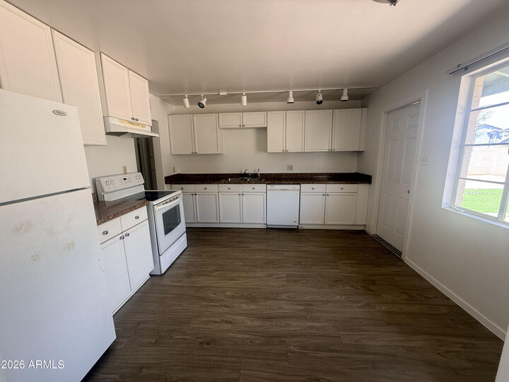 Property Photo:  1402 E Orange Street  AZ 85281 