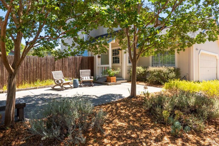 Property Photo:  2528 Pawnee Street  CA 95403 