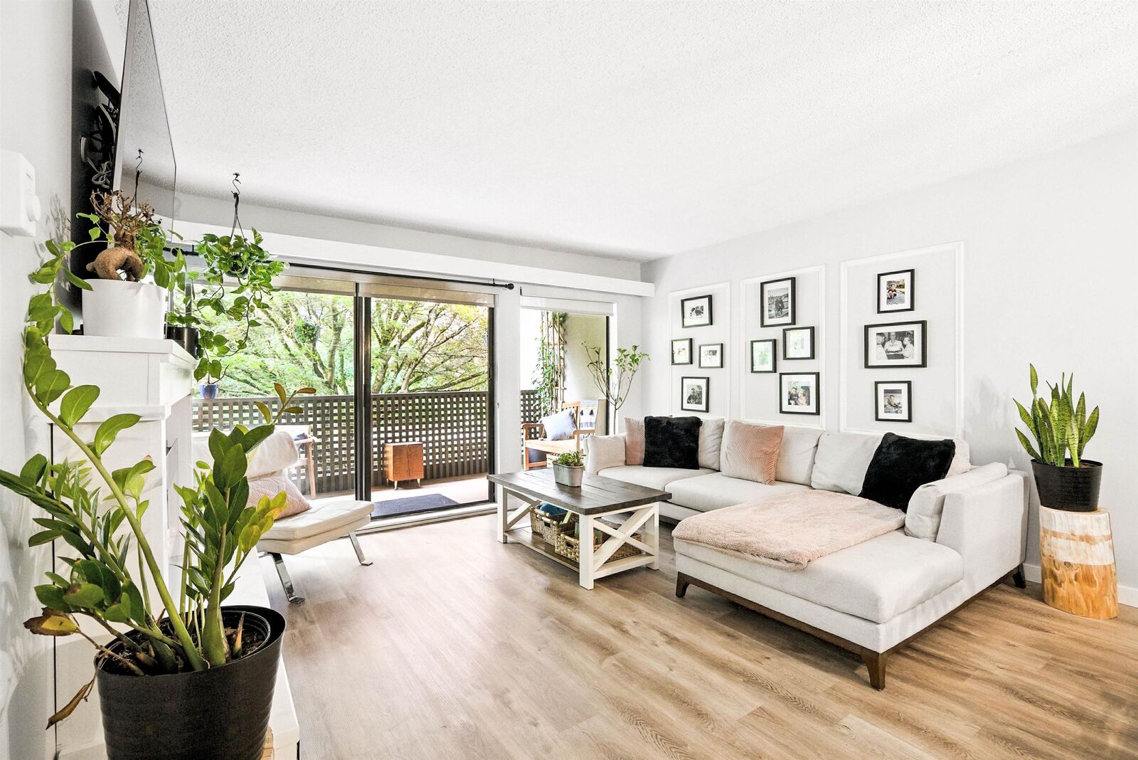 Property Photo: 1955 Woodway Place 212 BC V5B 4S5