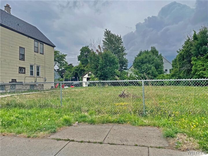 Property Photo:  1801 And 1805 Bailey Avenue  NY 14211 