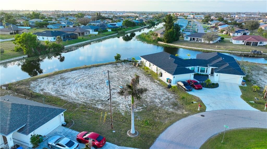 Property Photo:  817 SW 8th St  FL 33991 