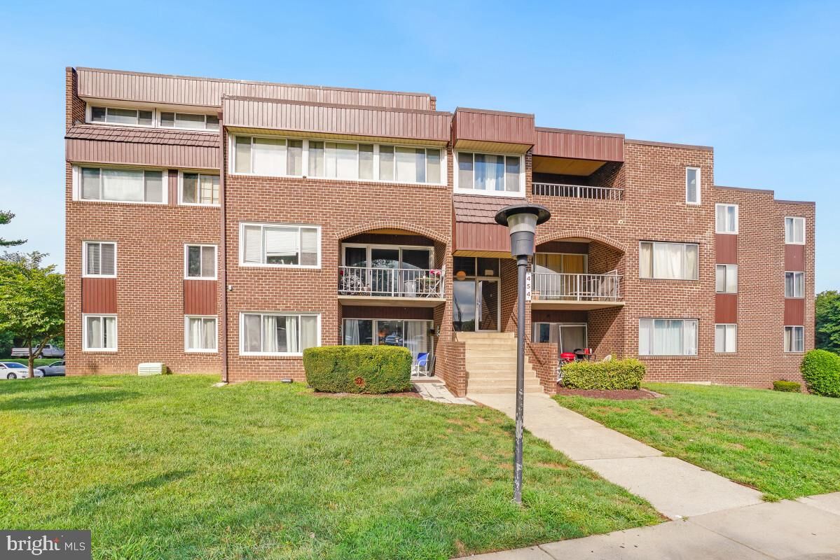 Property Photo:  454 Girard Street 373  MD 20877 