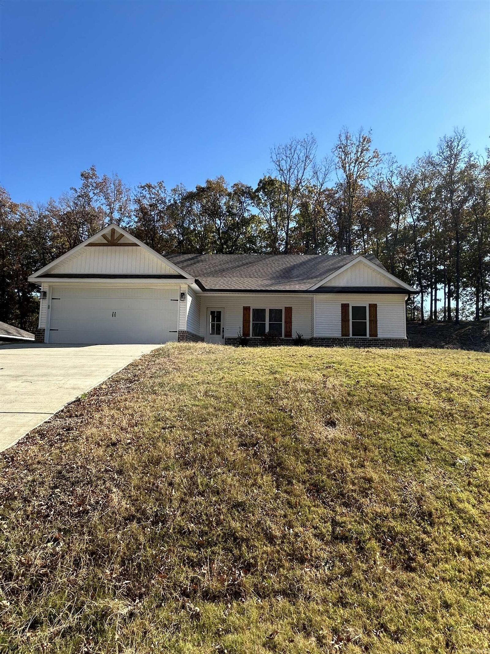 Property Photo: 121 Stonebriar Drive AR 71913