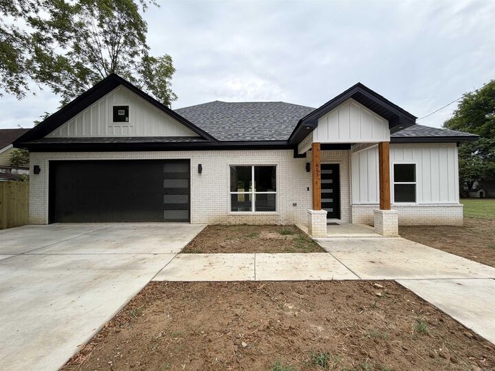 Property Photo: 611 1/2 Walnut Street AR 72032