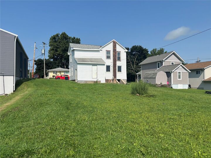 Property Photo: 405 Court Street IA 52361