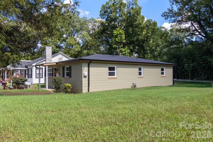 Property Photo: 931 Reliance Street NC 28208