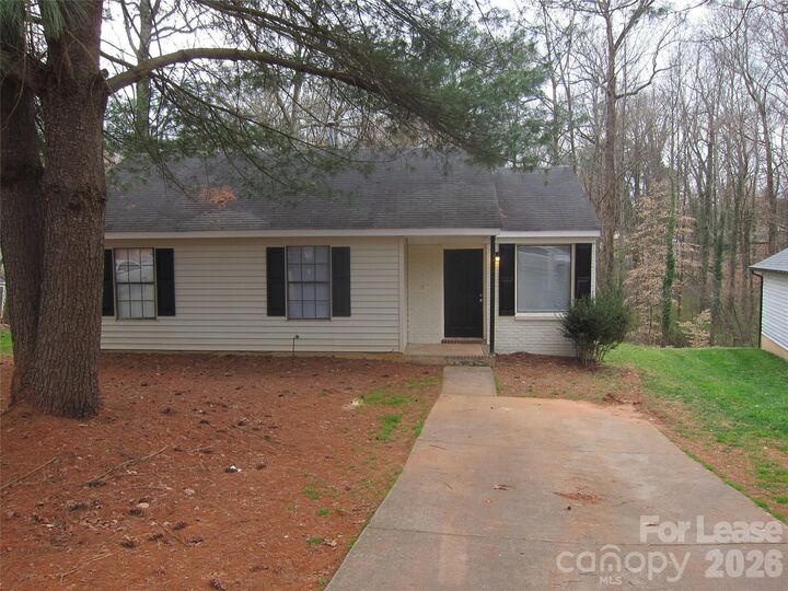 Property Photo: 5008 Aberdun Court NC 28215