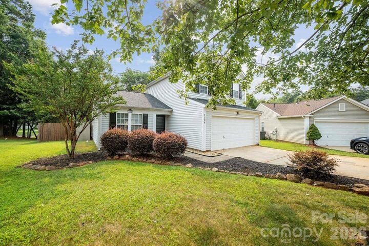 Property Photo: 1508 Hollow Maple Drive NC 28216