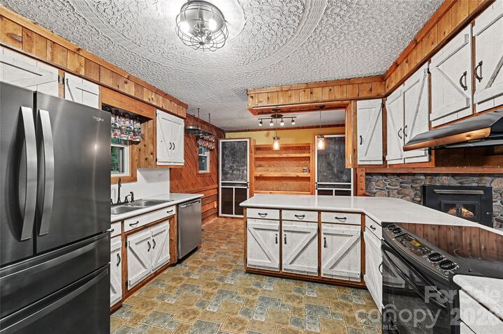 Property Photo: 608 Hoyle Street NC 28092