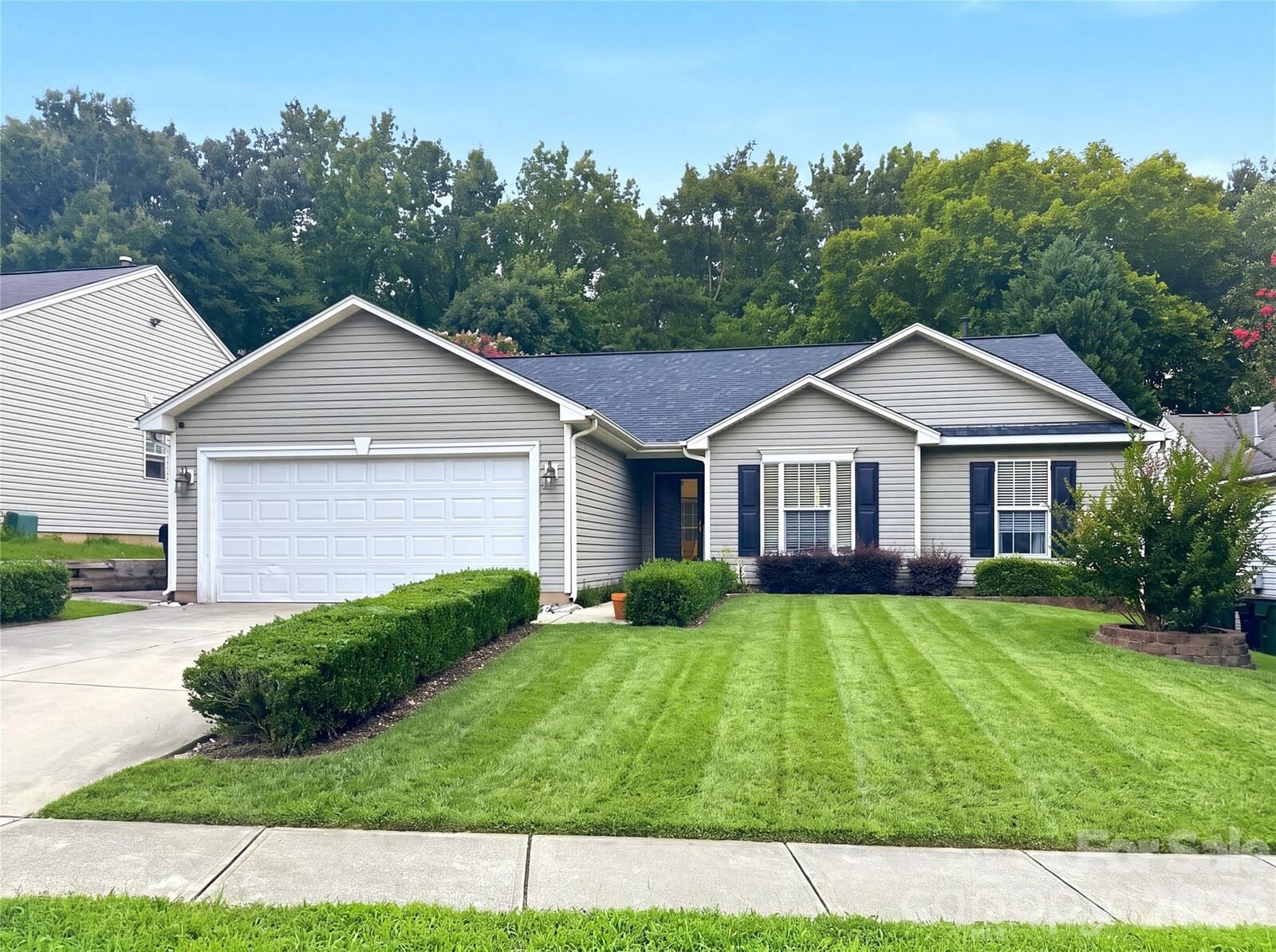 Property Photo: 2627 Bridgeville Lane NC 28262