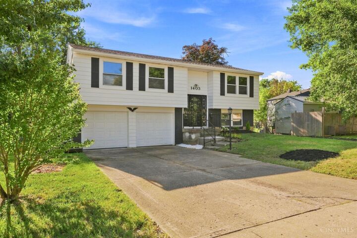 Property Photo:  1403 Kingsbury Drive  OH 45240 