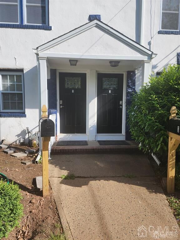 Property Photo:  3 Elm Court  NJ 08840 