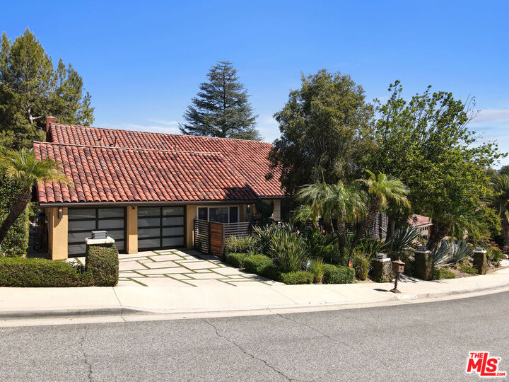 Property Photo: 4230 Park Alisal CA 91302