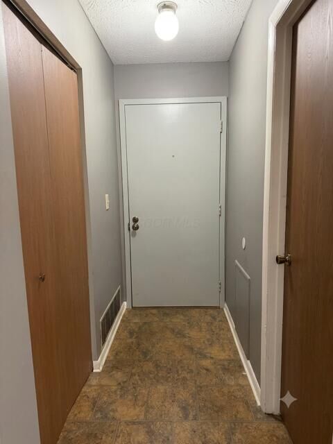 Property Photo: 2217 Hedgerow Road OH 43220