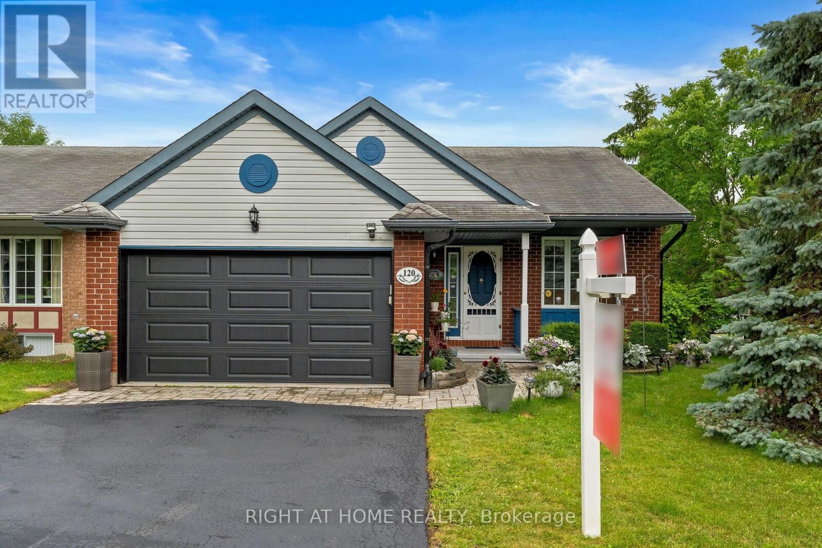 Property Photo: 120 Grandpark Circle ON K1G 6R5