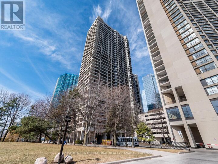 Property Photo:  65 Harbour Square 2204  ON M5J 2L4 