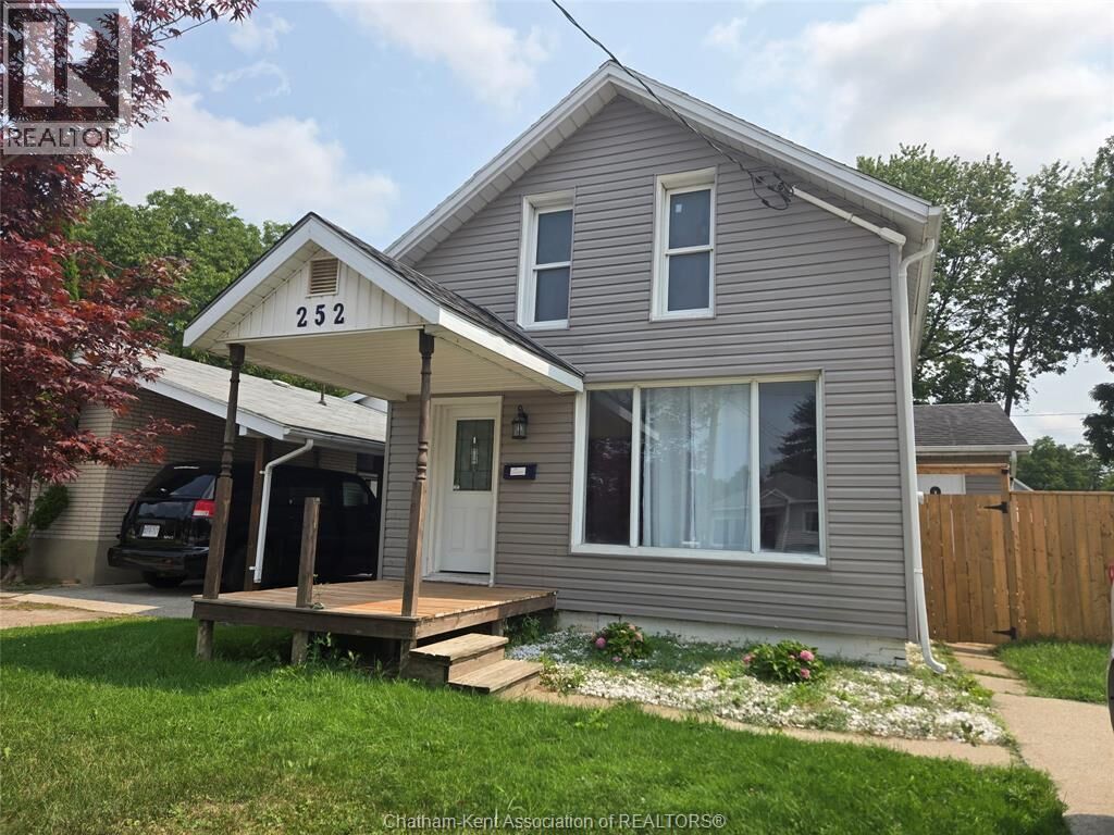 Property Photo:  252 Selkirk Street  ON N7L 1Z6 