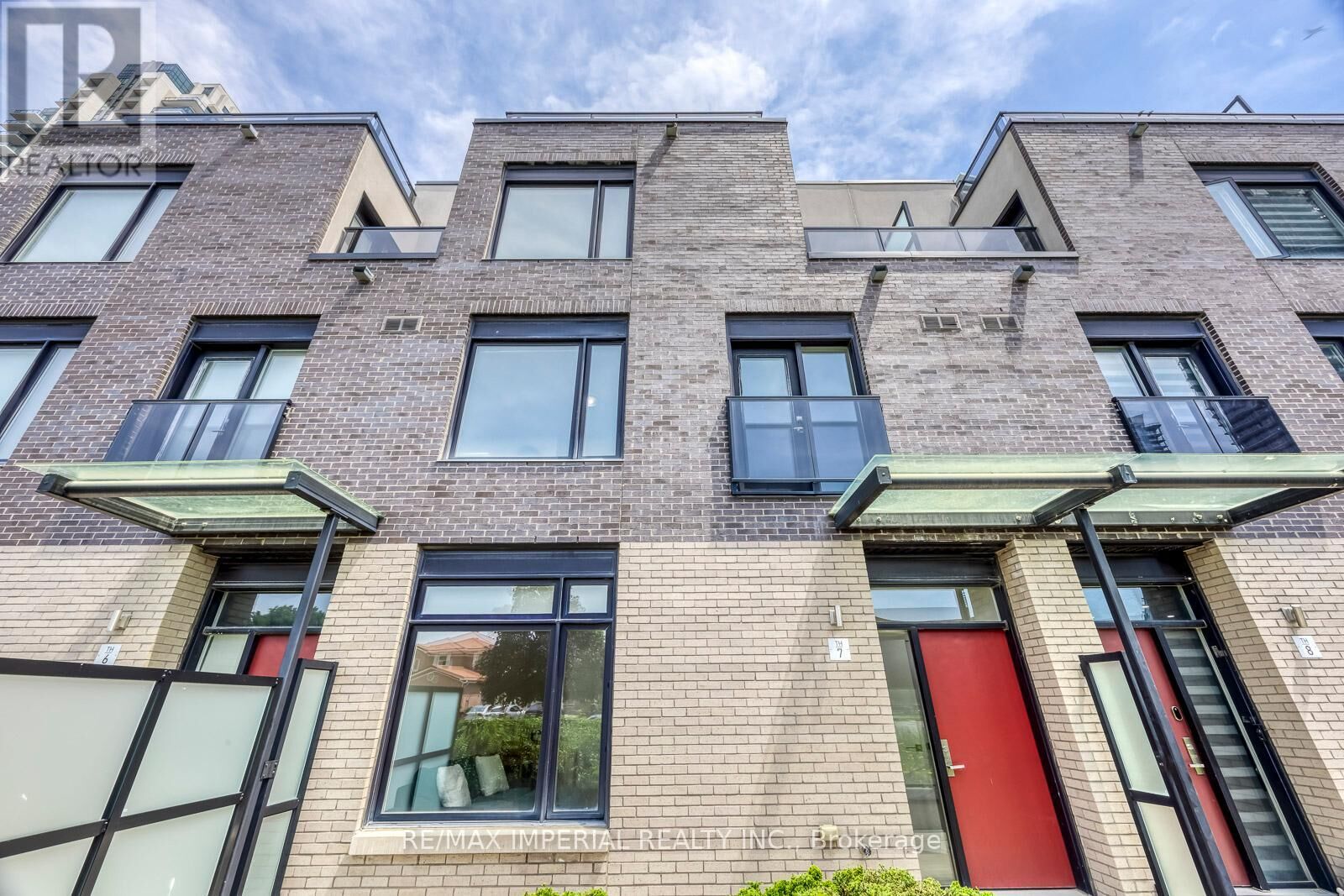 Property Photo: 4020 Parkside Village Drive 7 ON L5B 0K2